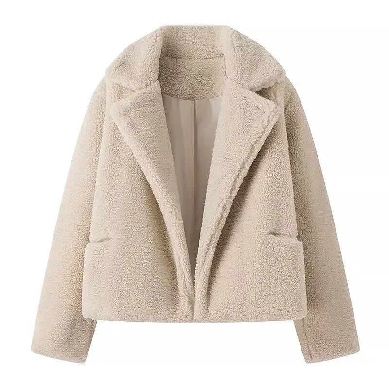 Elegant women's shearling coat – Loose fit with pockets and lapel